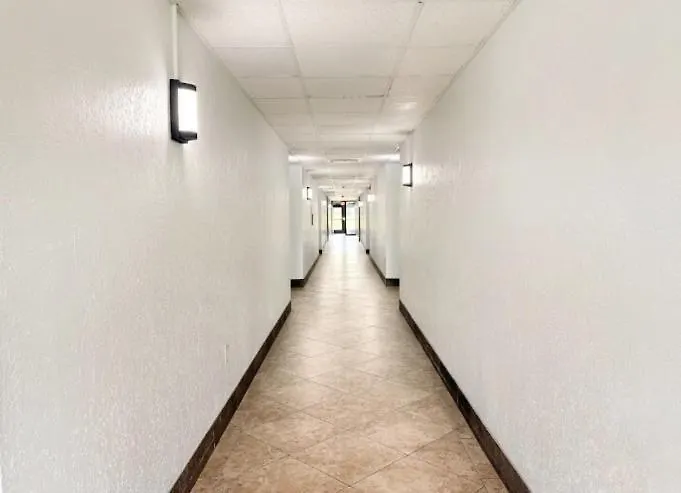 Отель Extended I 74 Newly Renovated 2*