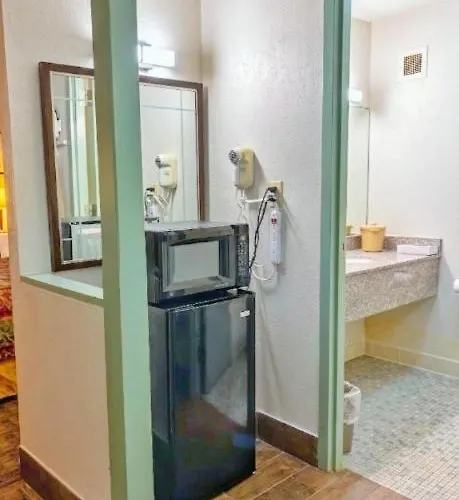 Extended I 74 Newly Renovated Galesburg