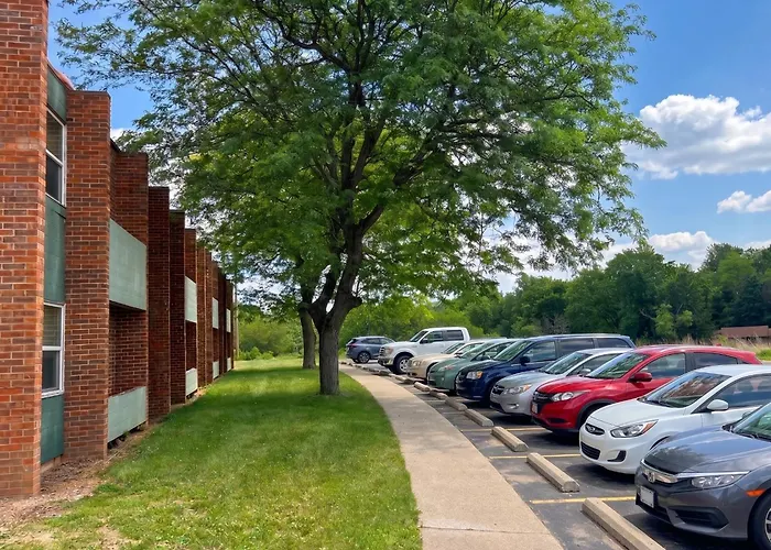Extended I 74 Newly Renovated Hotel 2*
